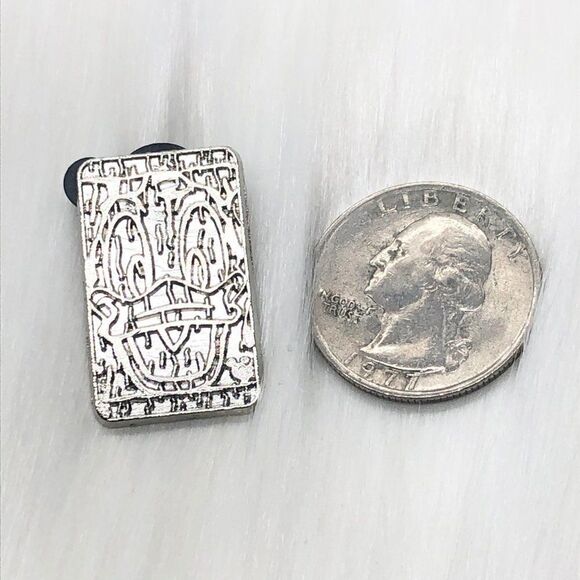 🔮 5/$25 Disney Donald Duck Tiki Face Chaser Pin - Picture 2 of 3